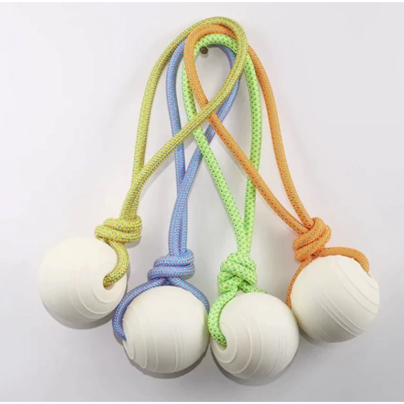 PetOasis Sötetétben Foszforeszkáló Köteles Szivacs Labda